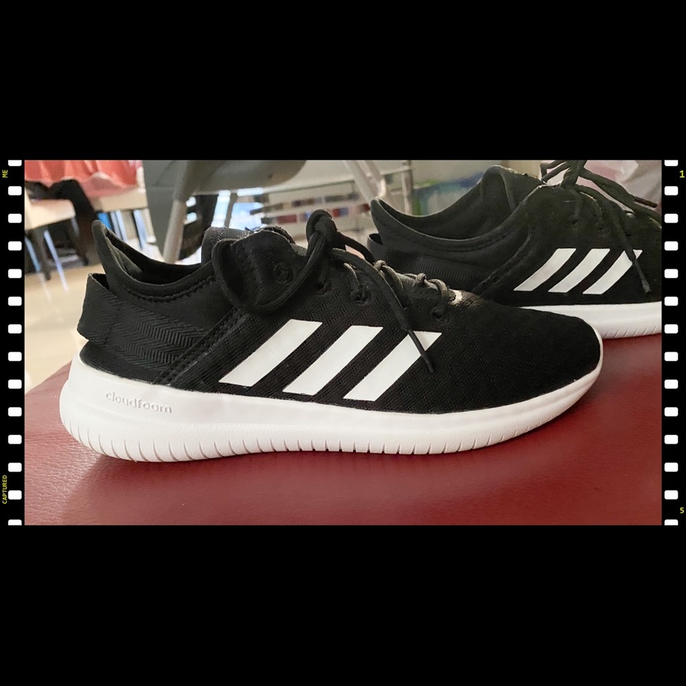 Adidas Cloudfoam QT Racer Ladies*MINT COND?
Size 8